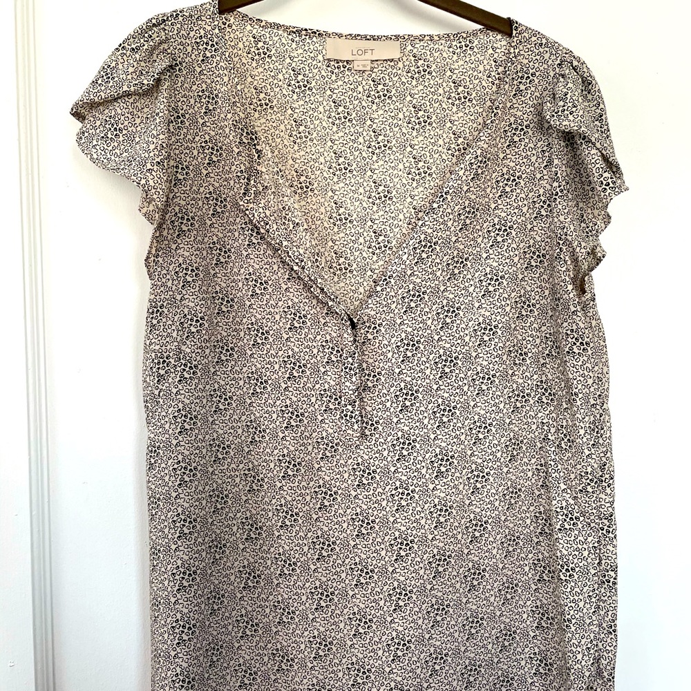 Loft flutter sleeve blouse